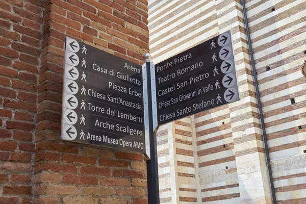 Indicaciones de dirección en Verona — Foto de Stock