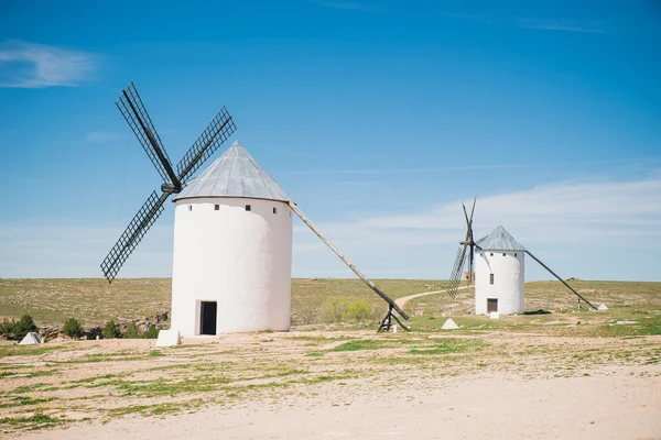 Molinos de viento tradicionales, Toledo, España — Foto de Stock