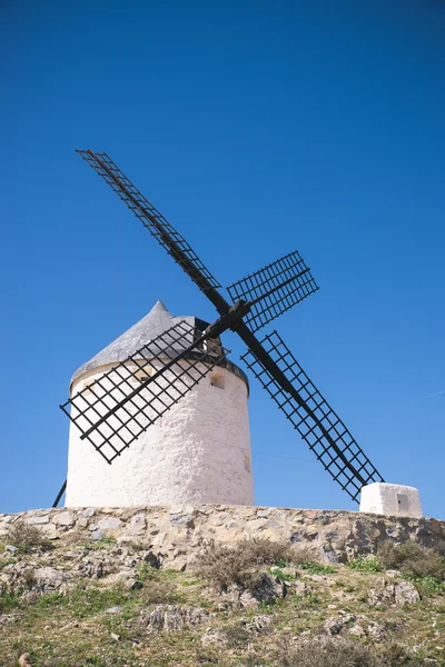 Molinos de viento tradicionales, Toledo, España — Foto de Stock