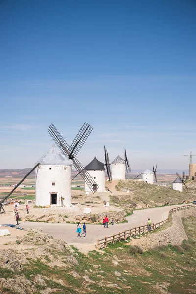 Molinos de viento tradicionales, Toledo, España — Foto de Stock
