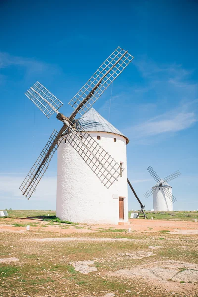 Molinos de viento tradicionales, Toledo, España — Foto de Stock