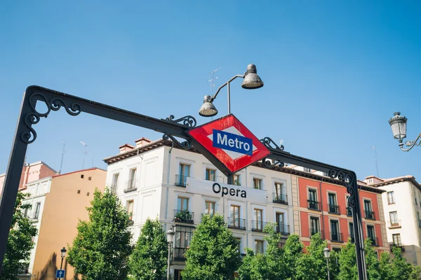 Metro sign in Opera street Madrid. Subway sign. — Stock Photo, Image