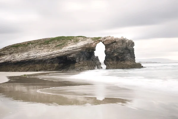 Pláž Las Catedrales v Galicii, Španělsko — Stock fotografie