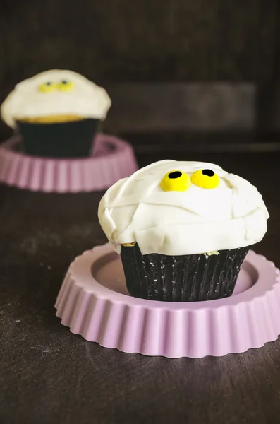 Halloween cupcakes decorated with fondant — Stock Photo, Image