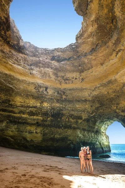 Mulher no Algarve, Portugal — Fotografia de Stock