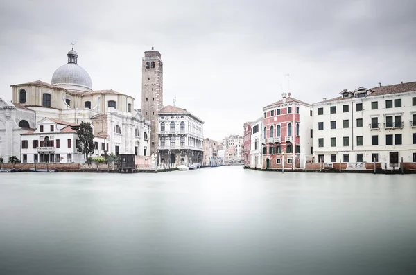 Venecia, Italia en un día nublado, otoño e invierno . — Foto de Stock
