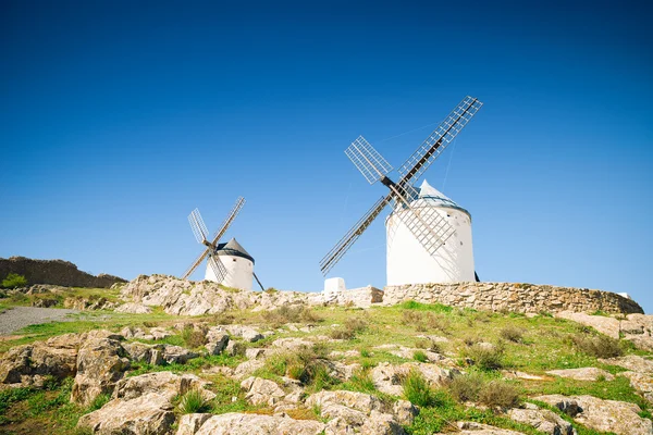 Väderkvarnar i Don Quijote. Consuegra, Spanien — Stockfoto