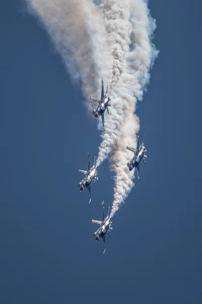 私たち空軍サンダーバーズのデモのチーム — ストック写真