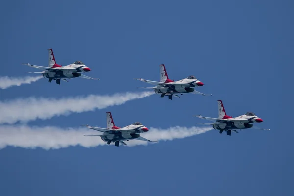 Equipo de demostración de Thunderbirds de la Fuerza Aérea de EE.UU. — Foto de Stock