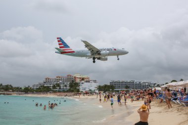 Airbus A320 American Airlines Saint Martin Havaalanı'na iniş