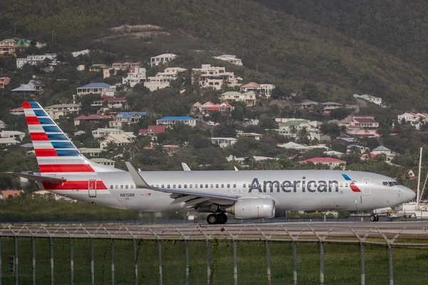 Saint Martin Havaalanı American Airlines Boeing 737 — Stok fotoğraf