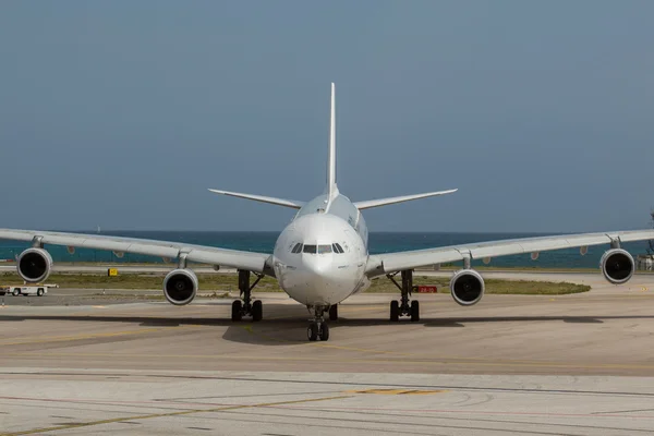 Airbus A340 Air France på flygplatsen Saint Martin — Stockfoto