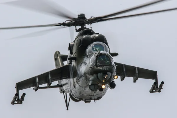 Equipe de demonstração Mi-24 em Pardubice — Fotografia de Stock