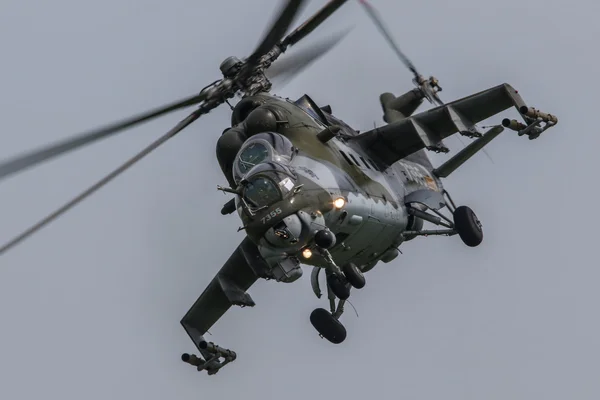 Equipo de demostración Mi-24 en Pardubice — Foto de Stock