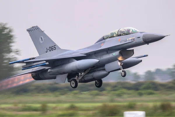Leuwardeen에서 F-16 파이팅 팔 콘 — 스톡 사진