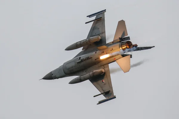 F-16 γεράκι πάλης στο Leuwardeen — Φωτογραφία Αρχείου