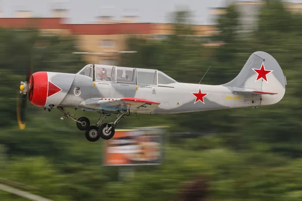 Yak 52 en Cracovia Airshow 2016 — Foto de Stock