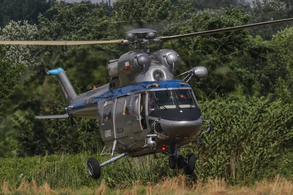 クラクフ航空ショー2016で警察Pzl W3aソコル — ストック写真