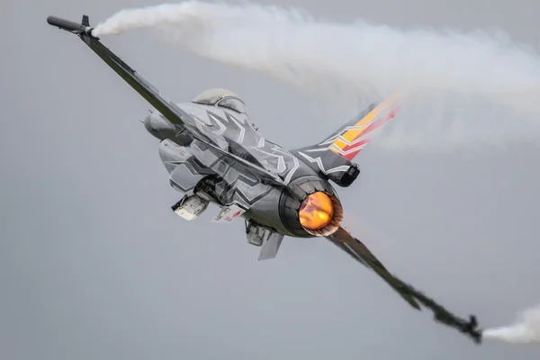 F-16 Belgien demo team i Fairford — Stockfoto