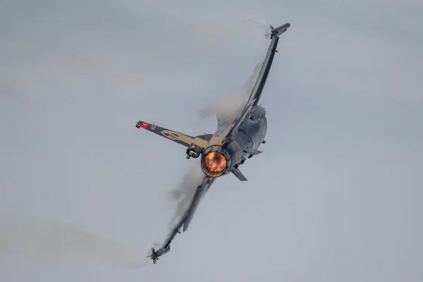 F-16 соло Турка в Fairford — стокове фото