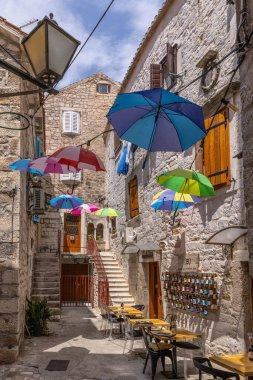 Trogir, Hırvatistan - 10.07.2021 Trogir kentindeki Eski Şehir 10.07.2021, Hırvatistan