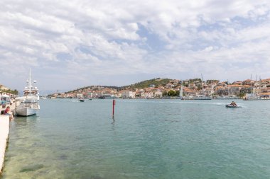 Trogir, Hırvatistan - 10.07.2021 Trogir kentindeki Eski Şehir 10.07.2021, Hırvatistan