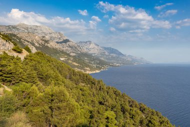 Hırvatistan 'da kıyı ve mavi deniz 