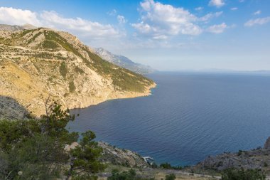 Hırvatistan 'da kıyı ve mavi deniz 
