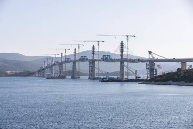 Hırvatistan 'ın Komarna kenti - Hırvatistan' ın Komarna kentinde 11.07.2021 Dubrovnik rotasını kısaltmak için Komarna ile Peljesac arasında 11.07.2021 Köprü inşaatı