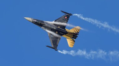 Gdynia, Polonya - 21.08.2021 F-16 Türkiye Hava Kuvvetleri Solo Türk Demosu 21.08.2021 Gdynia, Polonya