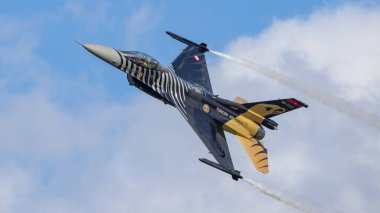 Gdynia, Polonya - 21.08.2021 F-16 Türkiye Hava Kuvvetleri Solo Türk Demosu 21.08.2021 Gdynia, Polonya
