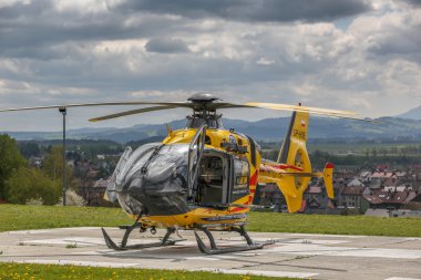 Acil helikopter ec-135