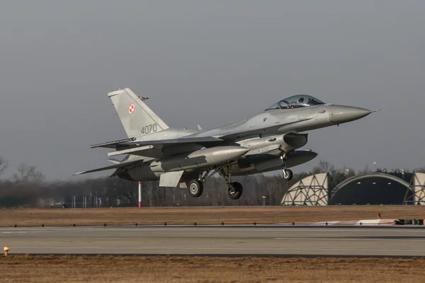 Польська f-16 — стокове фото