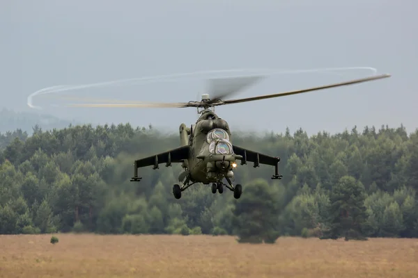 Mi-24 hind em nowy targ — Fotografia de Stock