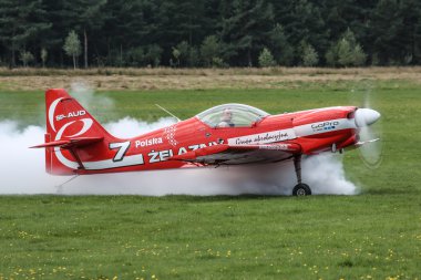 Zelazny Lehçe akrobasi ekibi