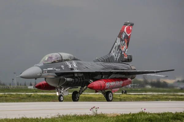 F-16 turc en peinture spéciale — Photo