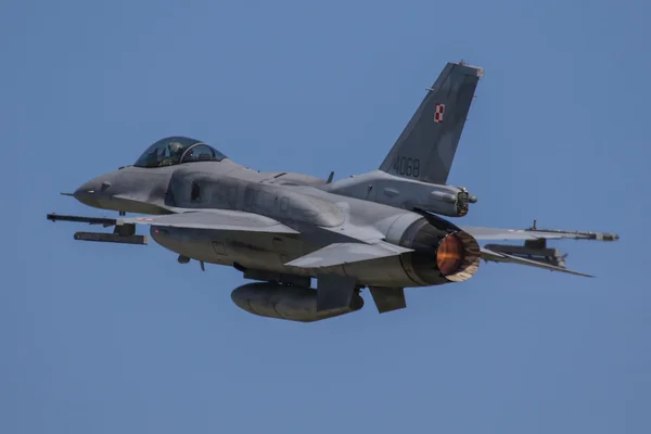 F-16 Figting Falcon de la Fuerza Aérea Polaca — Foto de Stock