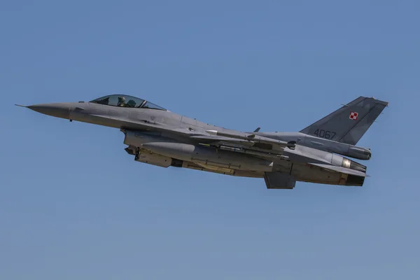 ポーランド空軍の f-16 Figting ファルコン — ストック写真