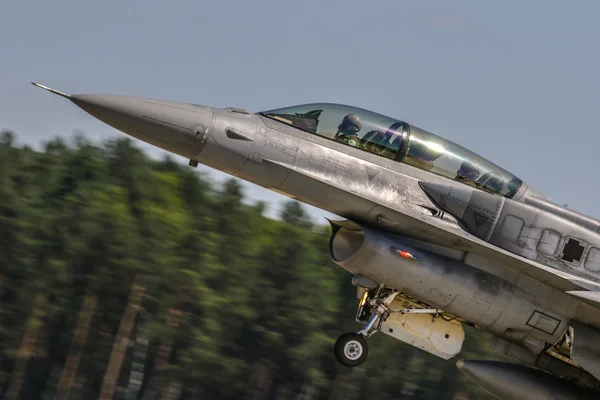 F-16 Falcon Figting της Πολωνικής Πολεμικής Αεροπορίας — Φωτογραφία Αρχείου