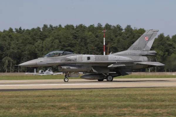 F-16 Falco figurante dell'aeronautica militare polacca — Foto Stock