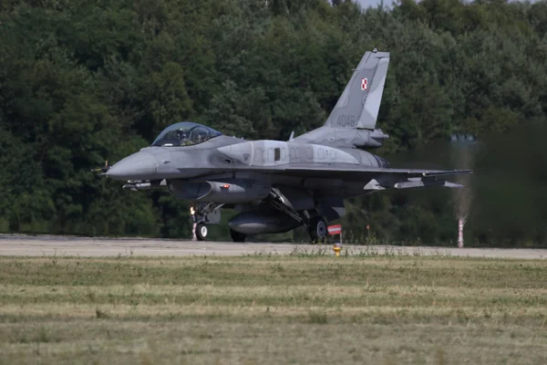 波兰空军 F-16 联合国法肯 — 图库照片