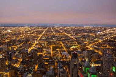 Şehir merkezinde gece Chicago'da