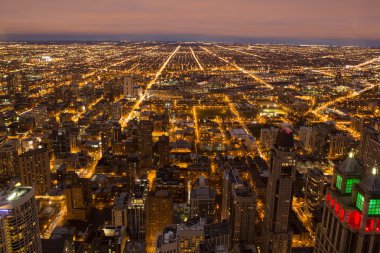 Şehir merkezinde gece Chicago'da
