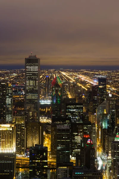 Ночь в центре Чикаго — стоковое фото