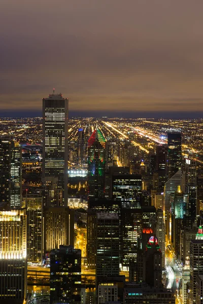 Şehir merkezinde gece Chicago'da