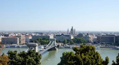 Budapeşte, Macaristan, Avrupa'nın ardından Tuna nehrini Szechenyi Köprüsü 