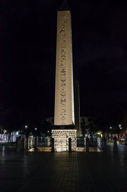 Dikilitaş, istanbul'da Sultanahmet Meydanı