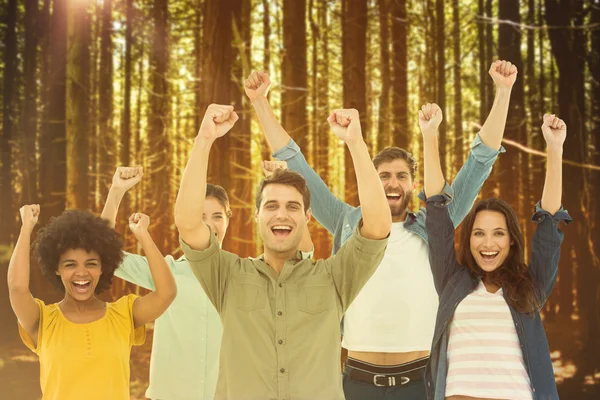 Gente de negocios haciendo gestos con los brazos arriba — Foto de Stock