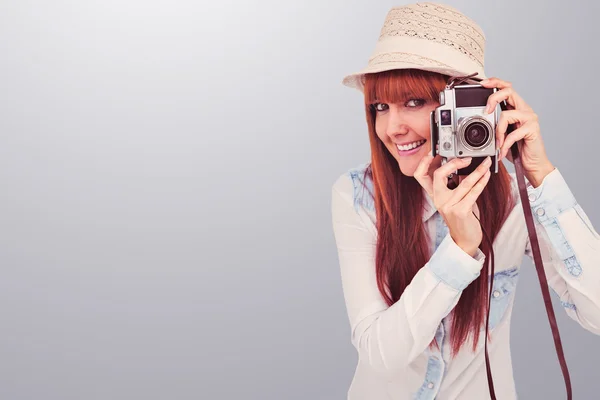 Hipster fotografieren mit Kamera — Stockfoto