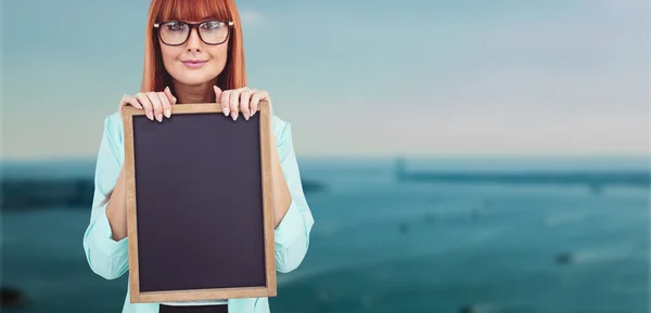 Hipster kadın holding yazı tahtası — Stok fotoğraf